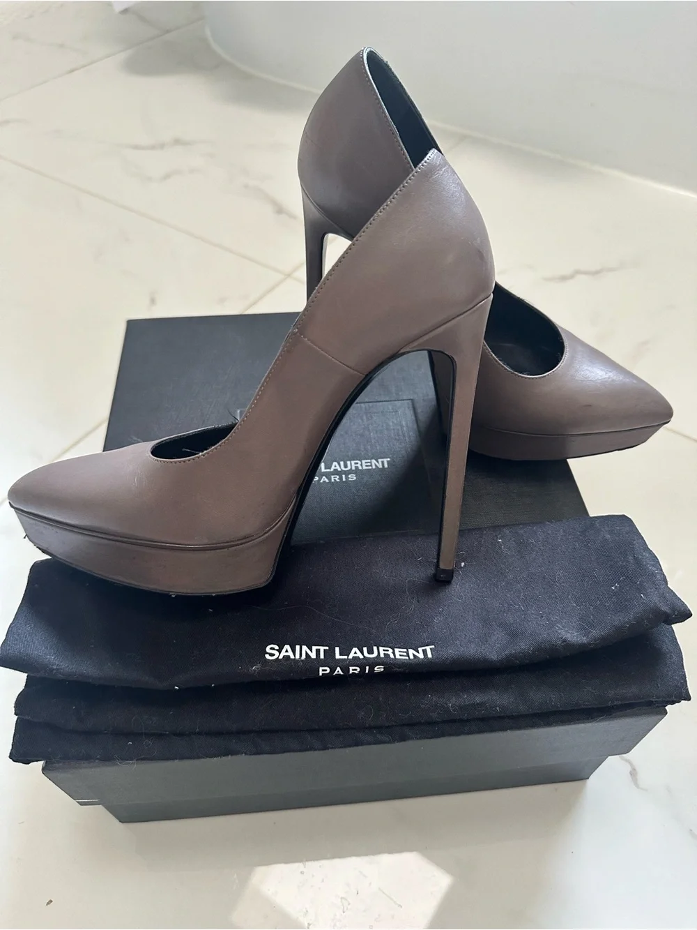 Saint Laurent Pointed-Toe Stiletto Pumps - Picture 2 of 13